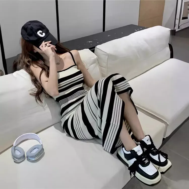 阿秀印尼针织条纹吊带连衣裙女2025夏新款韩系显瘦修身打底背心裙