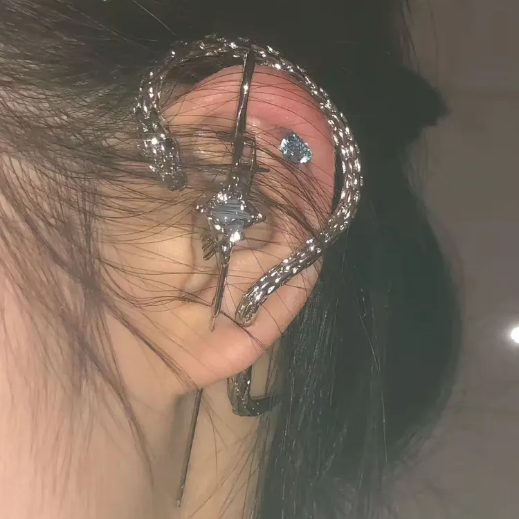 星守系列穿刺耳针毛绒四芒星小众设计冷淡高级蛇型耳钉耳挂耳桥女