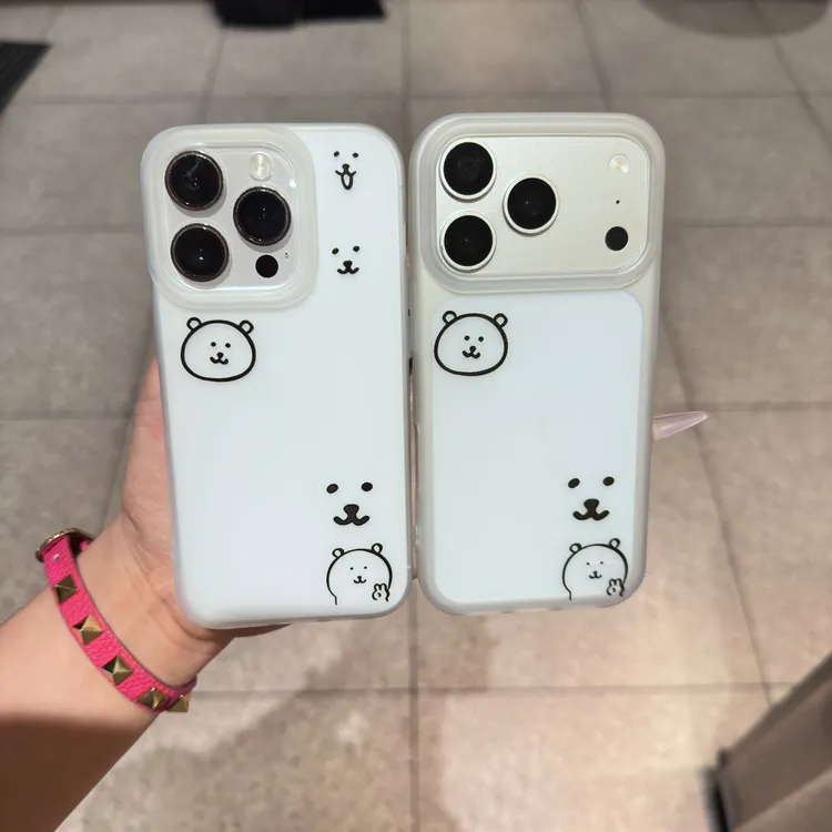 卡通简约黑色自嘲熊适用苹果17P手机壳iPhone大孔磨砂16防摔15