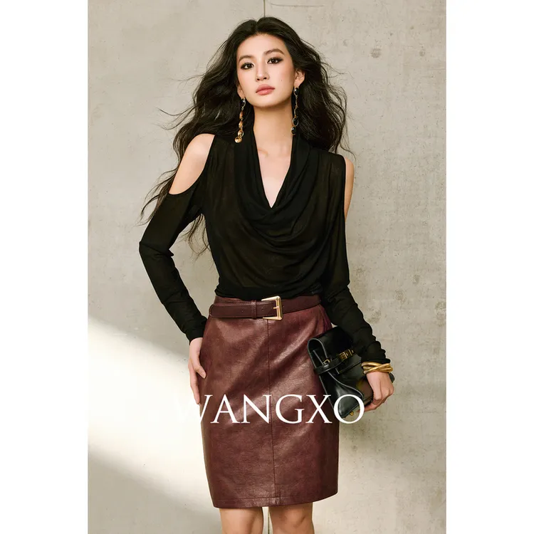 WANGXO 荡领露肩醋酸乱麻针织套头上衣 250821W