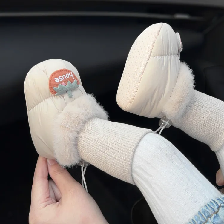 秋冬新生婴儿0-1岁男女宝宝软底加厚鞋袜一体不掉跟加绒护脚棉鞋