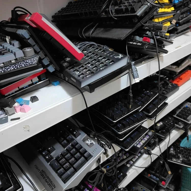 机械键盘维修游戏键盘鼠标维修进水按键失灵串键改灯改轴修复清理