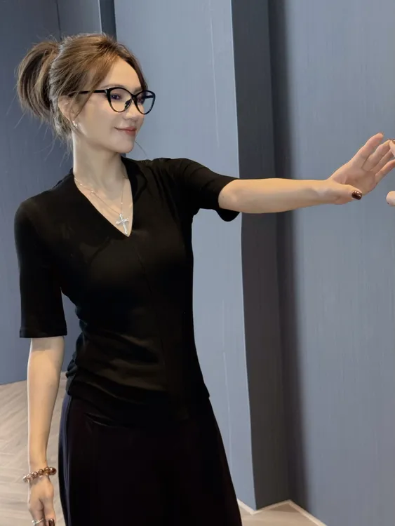 玖黛衣【小V领】新款纯色V领简约百搭短袖T恤TXP42228