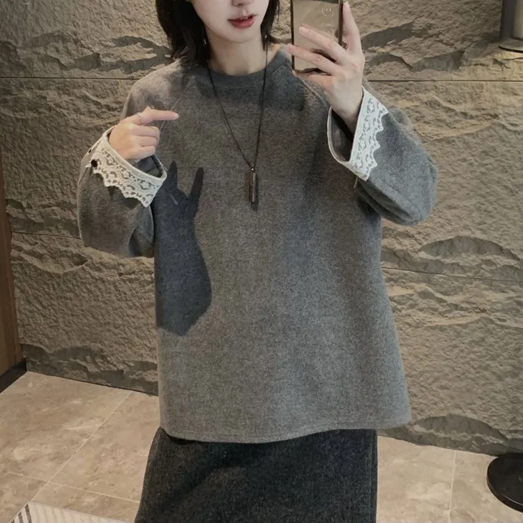 设计感蕾丝拼袖开叉圆领卫衣女秋季新款时尚宽松百搭显瘦高级上衣