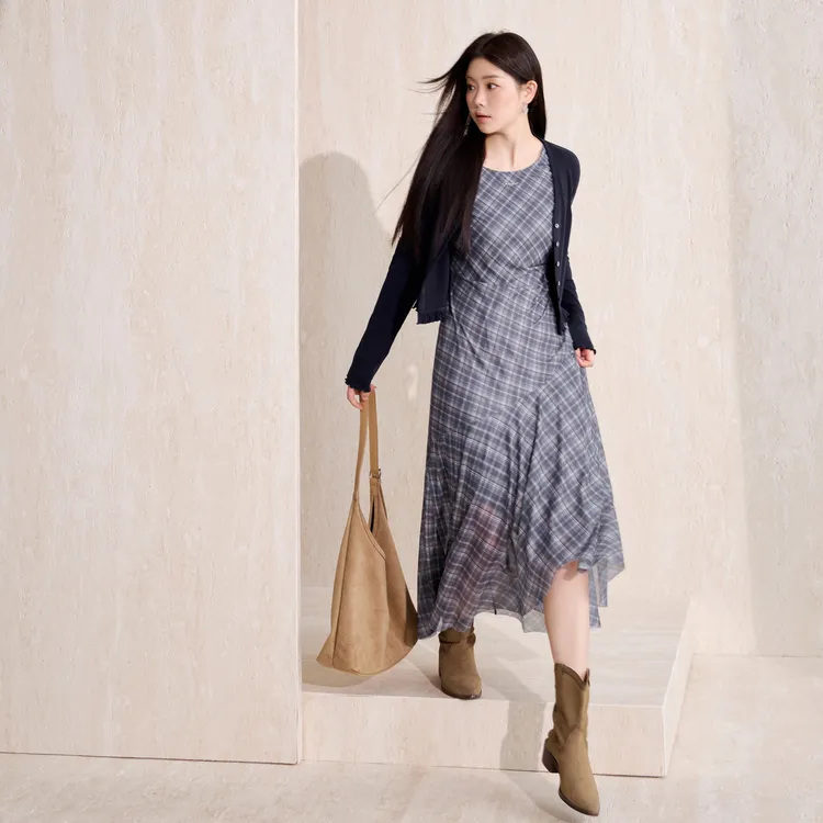 蓝语大码2025秋miu系显瘦轻柔开衫深蓝格纹无袖背心连衣裙套装女