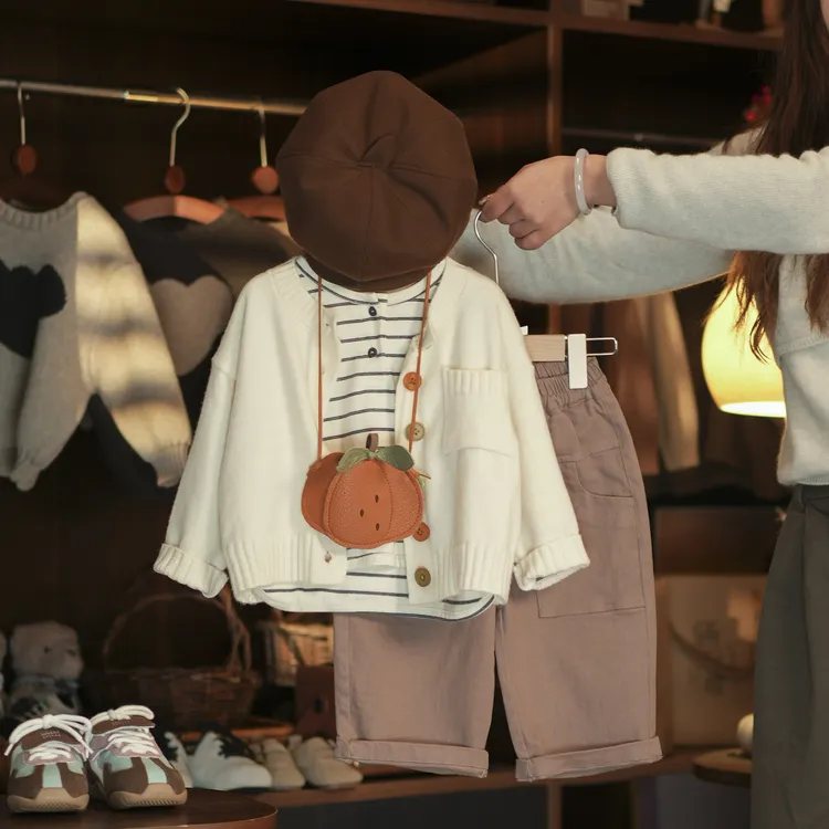 【俩只橙】《秋》糖豆豆~彩色纽扣毛衣+两粒扣条纹内搭+树莓粉直筒裤