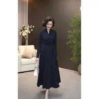 2026秋季高奢藏蓝色包裹式V领弹力梭织水玉白小波点连衣裙WF3320