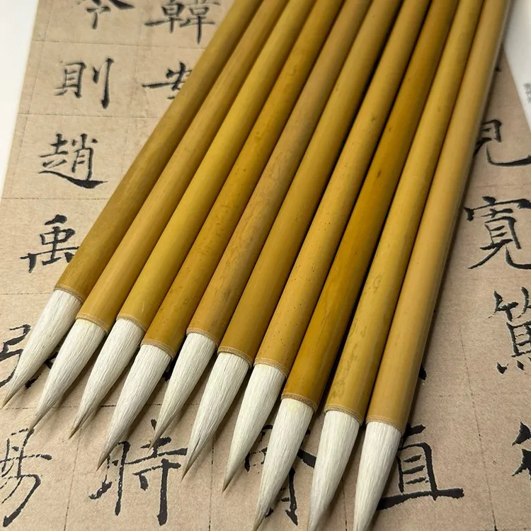 兼毫毛笔，弹性适中，出锋3.8厘米，口径0.9厘米