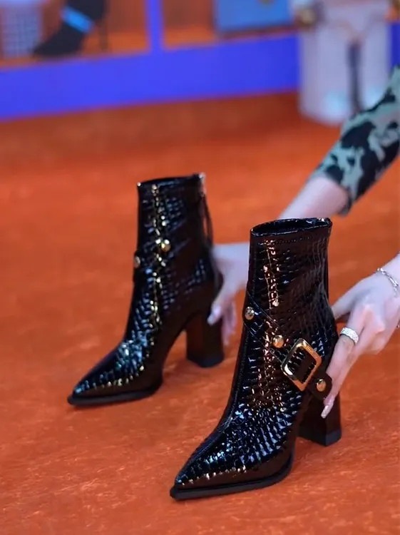 韩版设计感短靴女马丁靴2025秋冬尖头金属皮扣显瘦高跟短筒靴单靴