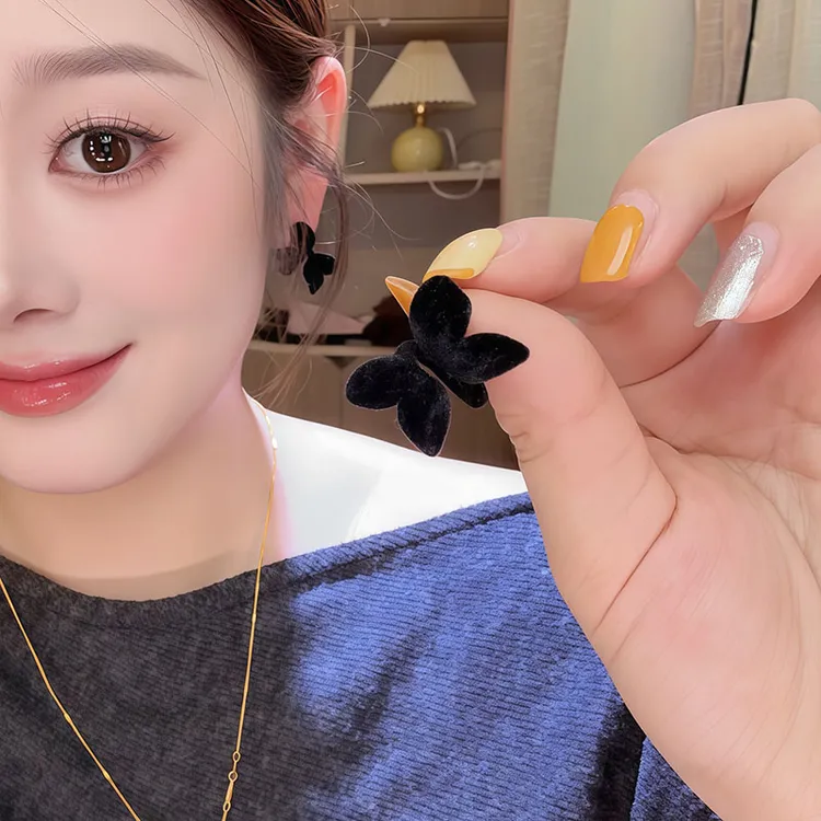 铜合金布艺耳饰 秋冬毛绒蝴蝶银针耳钉女气质温柔百搭设计感耳环