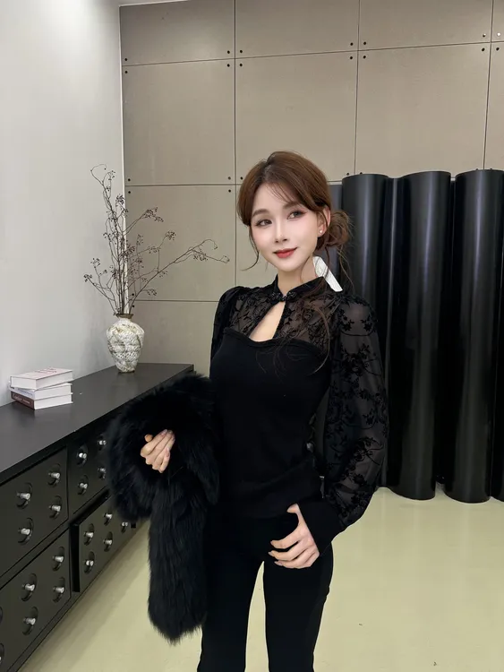 ②【欲罢不能】蕾丝镂空新中式洋气小衫旗盘扣气质显瘦别致针织上衣