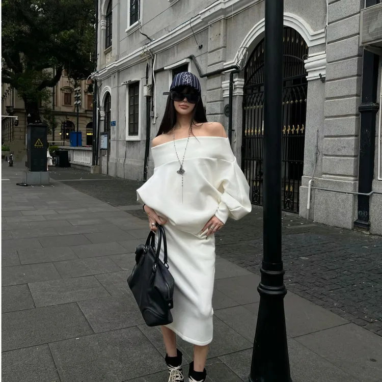 简约小众不撞款时尚套装女2025年秋季新款一字肩卫衣半身裙两件套