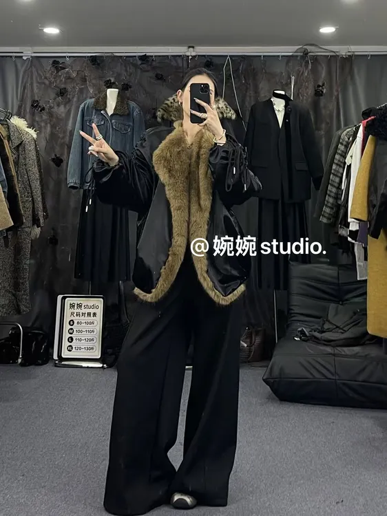 【婉婉studio】直下摆拼接长袖宽松型冬季座山雕气质时尚上衣设计师