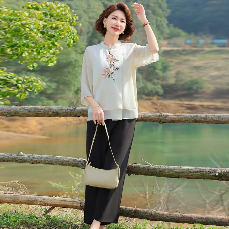 妈妈夏装套装中老年女装新中式刺绣衬衫阔太太国风雪纺上衣两件套