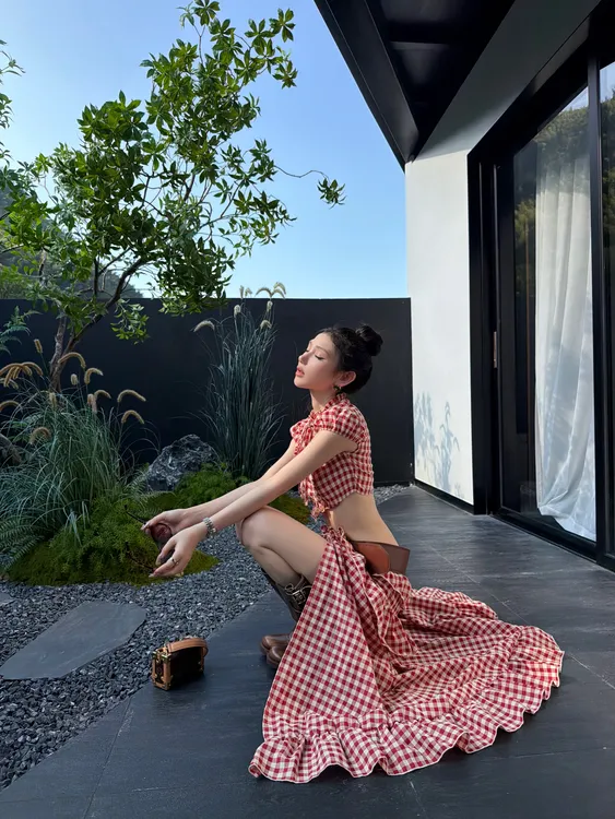 ChiclyNana欧美风穿搭套装性感辣妹上衣不规则高开叉半身裙两件套