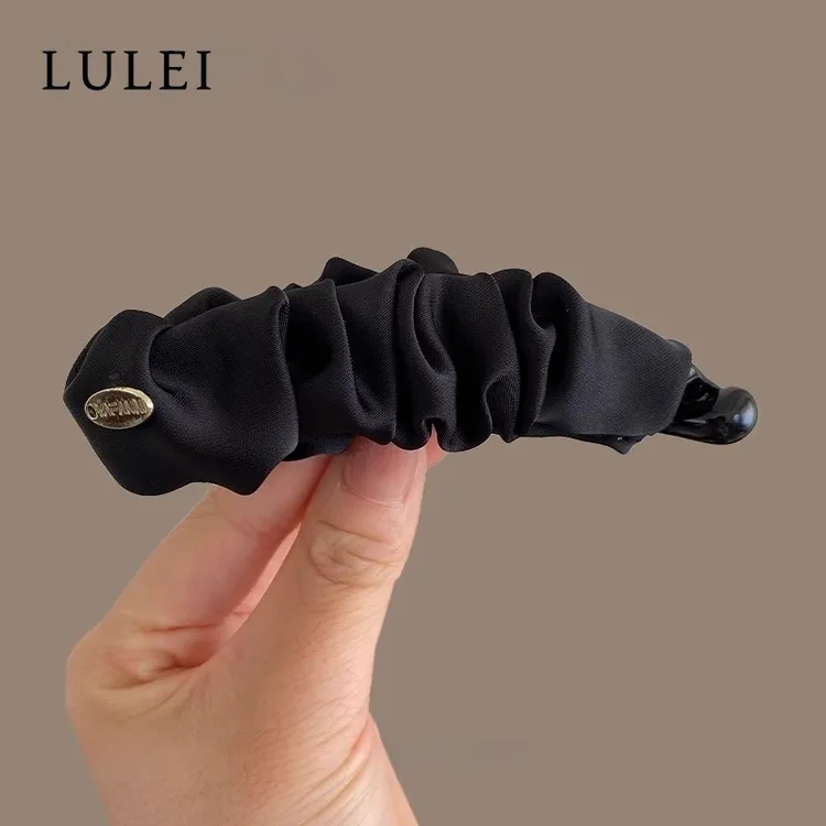 高级感香蕉夹马尾显发量竖夹2025新款缎面褶皱发夹后脑勺发饰头饰