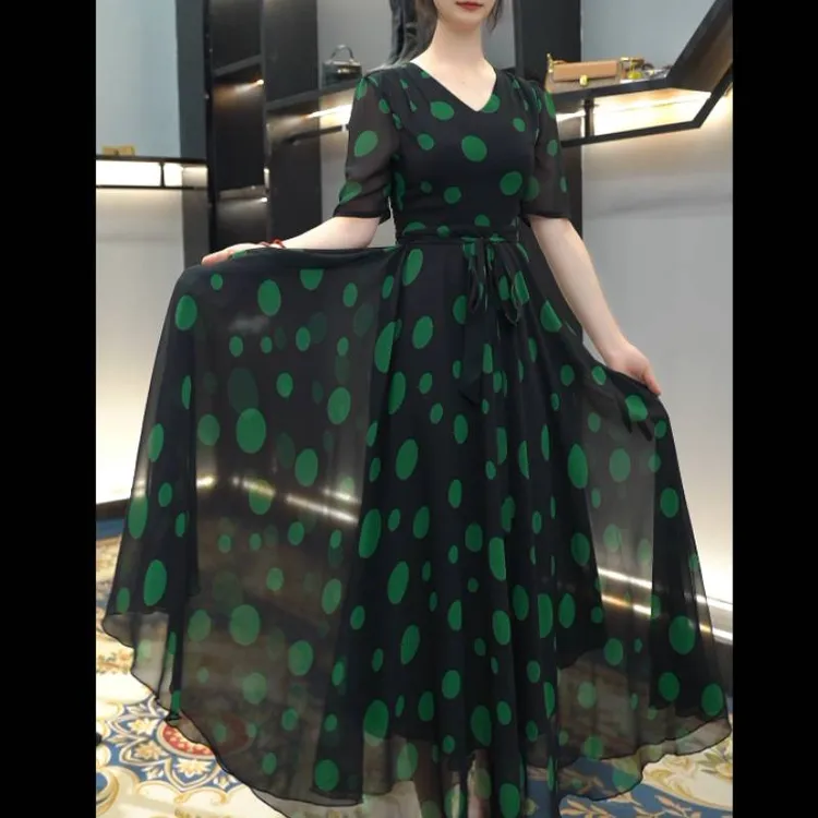 8435#2025新款五分袖修身显瘦大摆长款黑底绿波点裙子