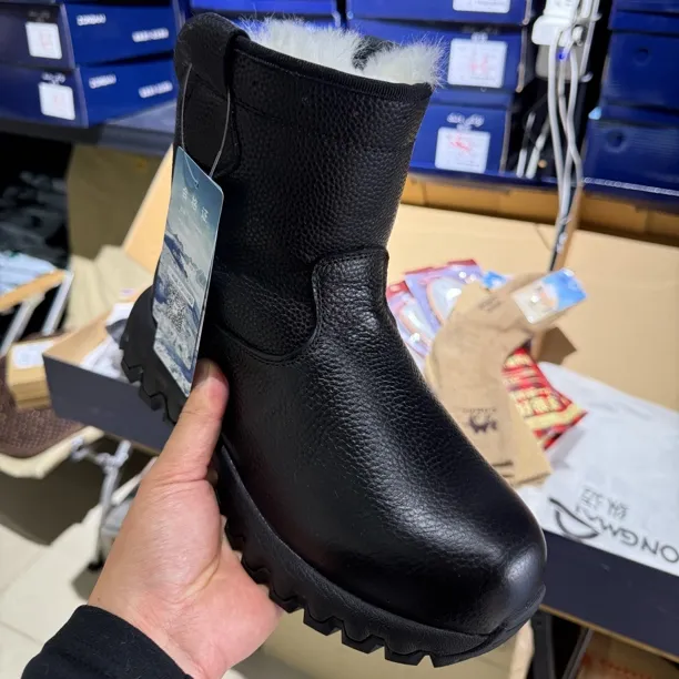 冬季户外真皮加绒防滑保暖皮毛一体雪地靴棉靴黑色加厚中筒靴子