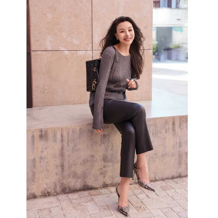 【余书】“精致而随性”松弛坑条微喇长袖针织上衣Y304140