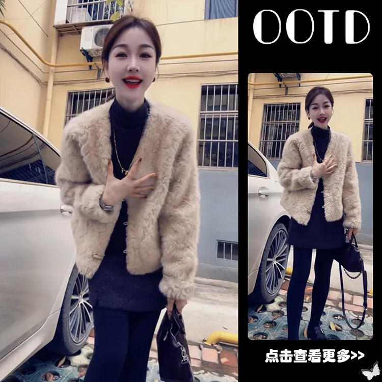 秋季流行穿搭一整套女2025新款牛角扣外套打底衫百搭短裙三件套