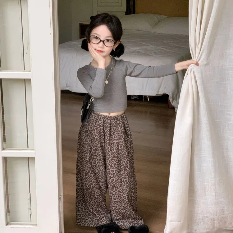 小思家女童2025秋季新款韩版洋气修身短款T打底衫豹纹阔腿裤套装