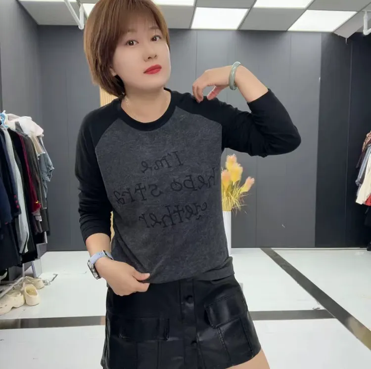 旭5201宽松型休闲风时尚休闲长袖字母女印花长袖打底