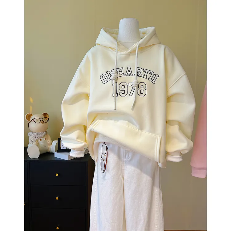 杏色字母设计感刺绣加厚加绒连帽卫衣女早春韩版学生套头遮肉外套