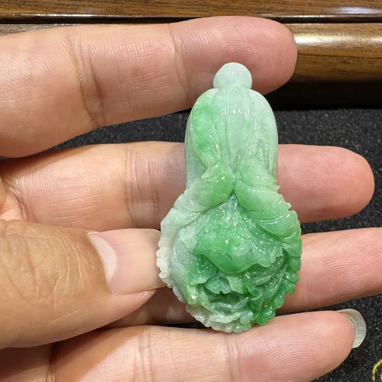 缅甸天然A货翡翠水润飘绿精雕白菜送礼佳品