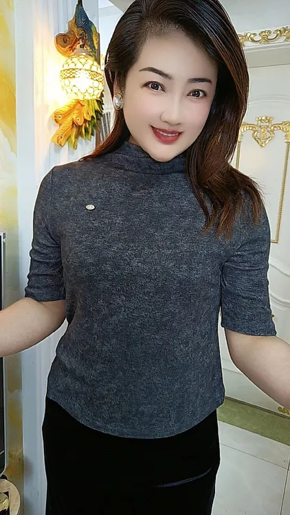 《霞姐定制》半高领女士短袖显瘦修身时尚打底衫