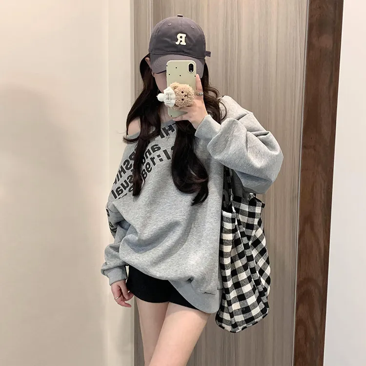 老钱风松弛感女装贵气斜肩字母印花设计感长袖卫衣一字领宽松上衣