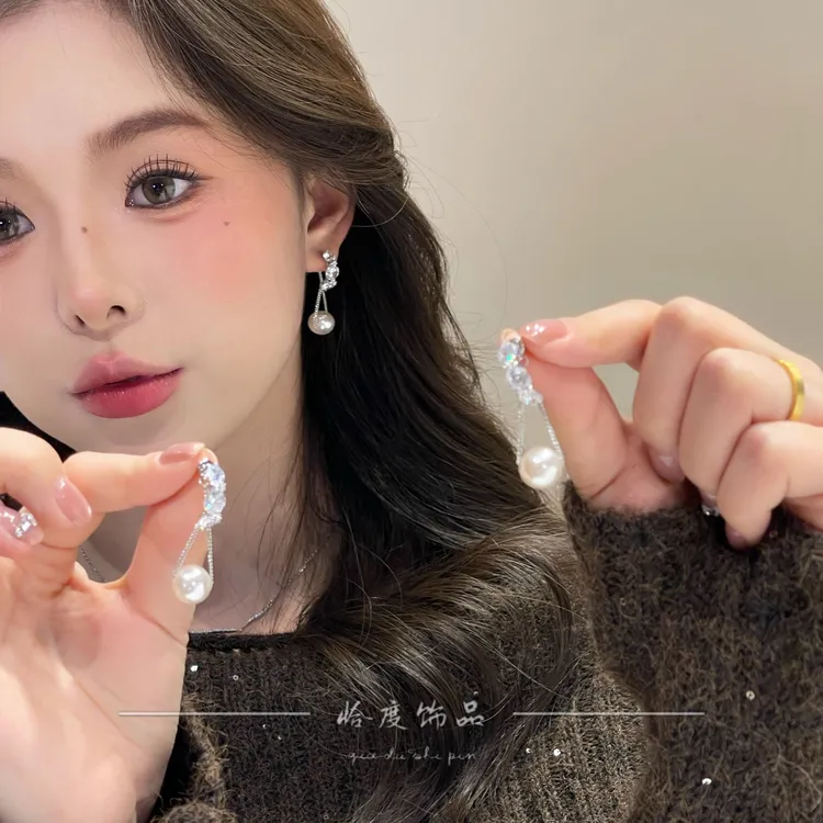 铜合金耳饰 【恰度】精致亮闪锆石流苏珠珠耳钉气质百搭