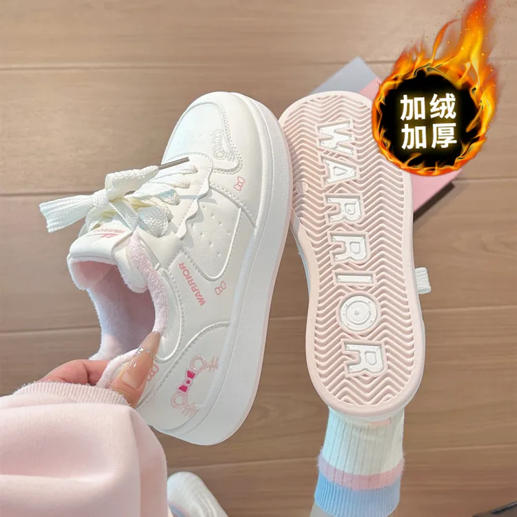 回力刺绣kt加绒板鞋女2026秋冬新款厚底保暖小白鞋学生百搭二棉鞋