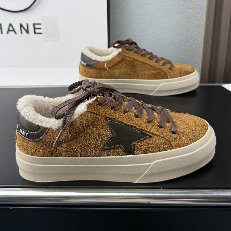 真皮脏脏鞋女休闲板鞋复古做旧磨砂2025冬季韩版时尚星星加绒棉鞋