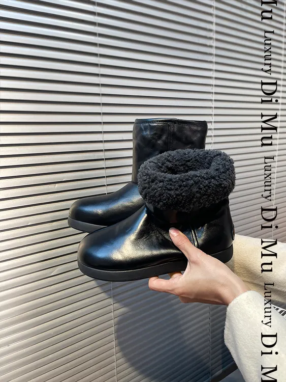 羊皮毛一体皮面雪地靴女款爆款2025新款洋气质真皮防水防滑中筒靴