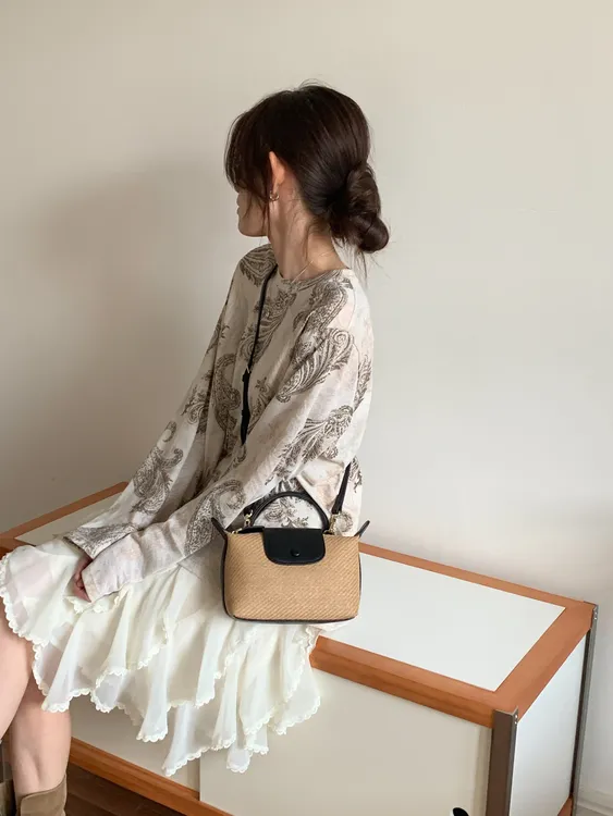 韩国ins风轻奢小众高级感拉菲草编织牛皮新款饺子包手提斜挎女包