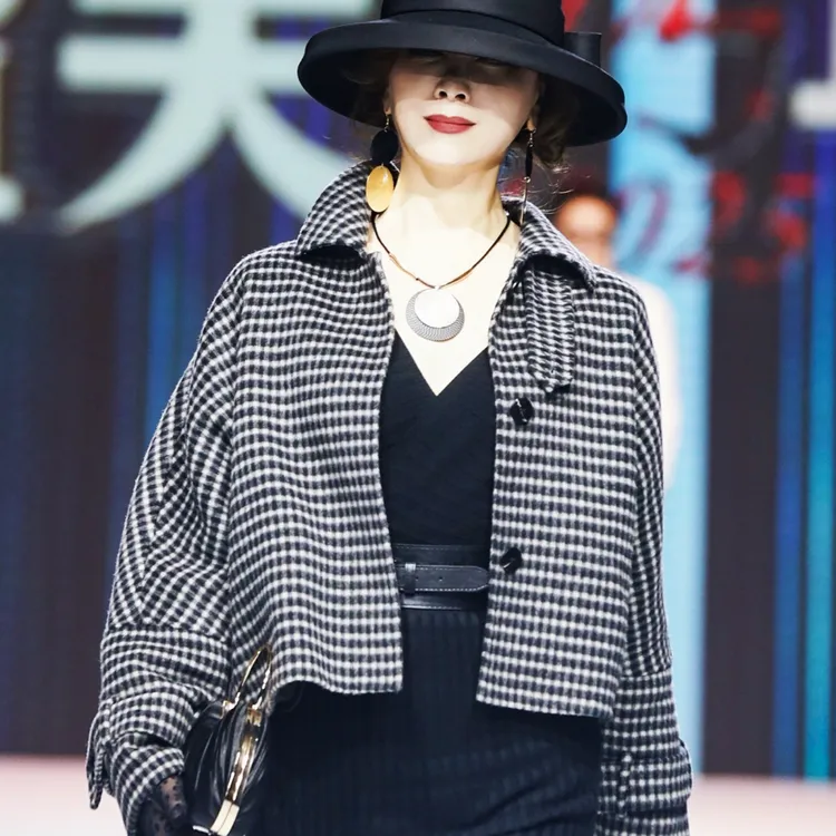 质感千鸟格 轻职风短款蝙蝠袖慵懒风毛呢外套夹克格子上衣洋气