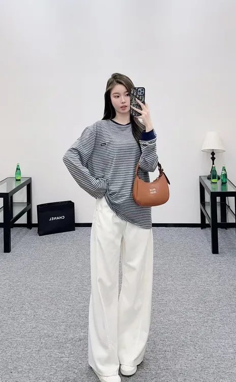 ♥Miu2025新品上架 撞色条纹长袖T恤弹力舒适 宽松廓形长袖裁剪