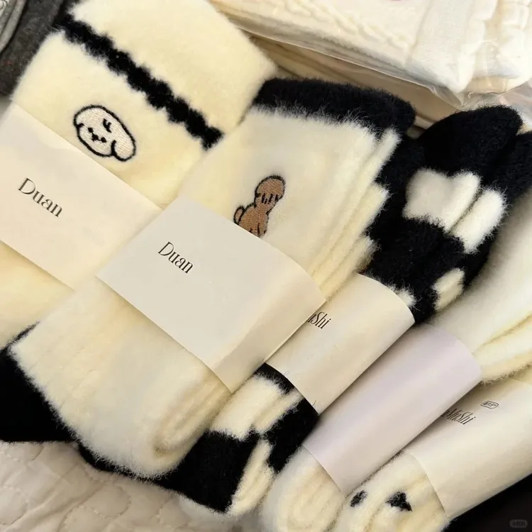 冬天小狗袜子女中筒袜秋冬季款加绒加厚保暖居家睡眠可爱毛绒长袜