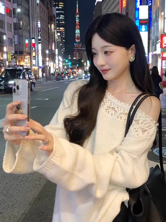 慵懒风镂空花边一字领针织衫女早秋季新款宽松显瘦软糯温柔风毛衣