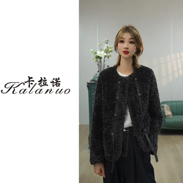 【卡拉诺】2025气质轻奢圆领真皮拼接小波卷短外套9950