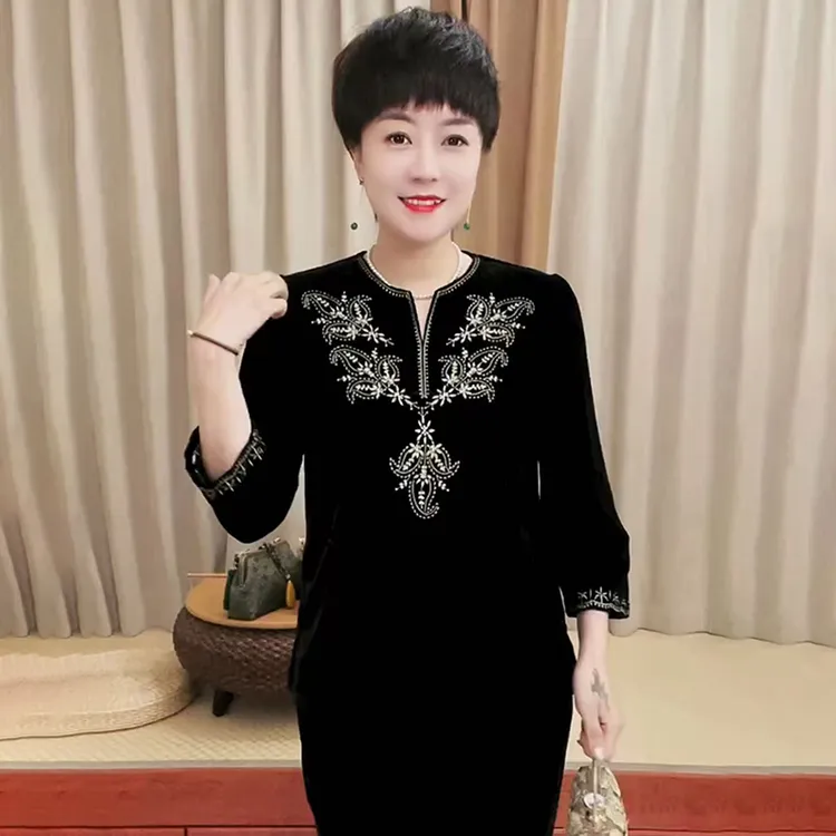 中老年妈妈装秋冬新款丝绒刺绣V领长袖上衣女气质宽松显瘦T恤衬衫