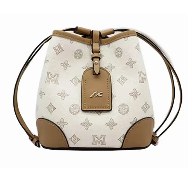 女包2025上新时尚休闲专柜同款正品印花撞色单肩斜挎水桶包百搭