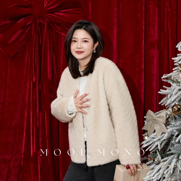 MOOI MONO"柔光雪兔"显瘦气质双色环保人字纹压花短外套 W247Z53