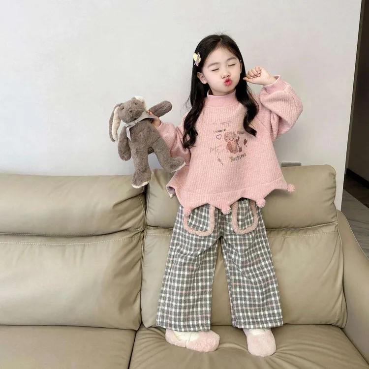 小黄鸭女童加绒套装2025新款冬季儿童洋气宝宝卫衣格子保暖两件套