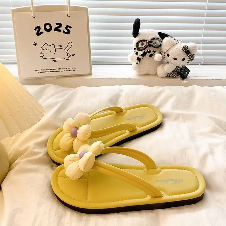 夏季百搭花朵人字拖鞋女外穿2025新款沙滩凉鞋休闲平底防滑凉拖
