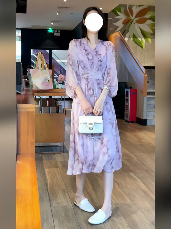 温柔甜美减龄碎花收腰设计感连衣裙女秋季新款时尚优雅气质中长裙