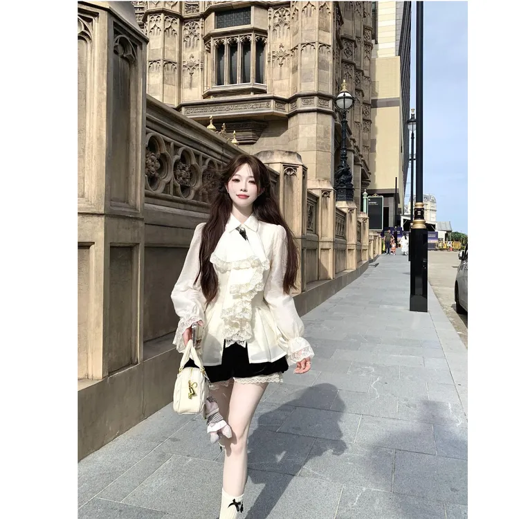 归国千金 法式复古宫廷风蕾丝荷叶边衬衫秋冬设计感短裤套装