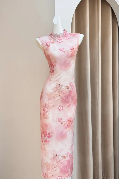 新中式旗袍2025新款夏季改良年轻少女高端气质连衣裙绿色绝美日常