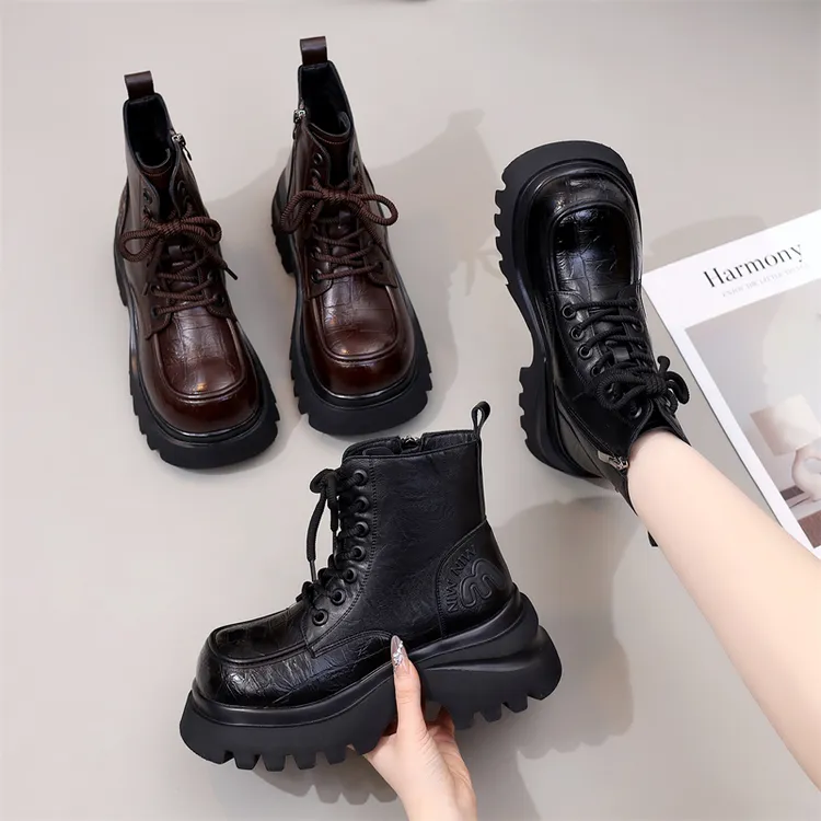 炸街英伦厚底工装靴女2025冬季新款皮毛一体防寒保暖显瘦软底短靴
