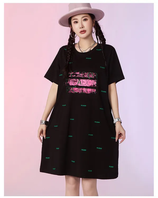 2025夏款女装大码简约印花字母连衣裙200斤胖mm遮肉显瘦连衣裙